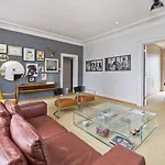 Trendy, Fun 2-Bed In Chelsea